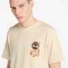 T-shirt pour homme Timberland® Brand Carrier avec slogan imprimé dans le dos T-shirt pour homme Timberland® Brand Carrier avec slogan imprimé dans le dos